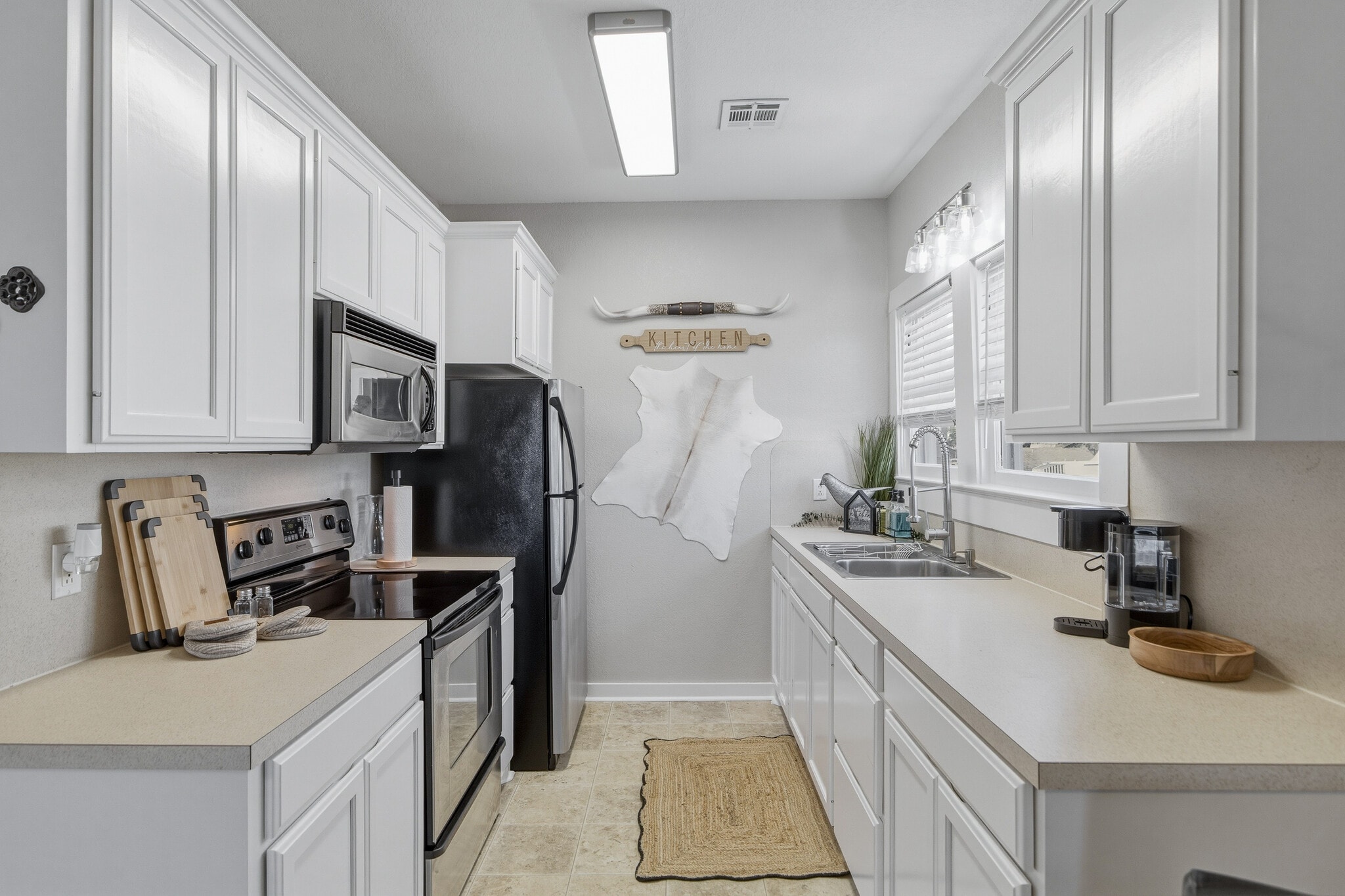 Building Photo - 701 Pine St