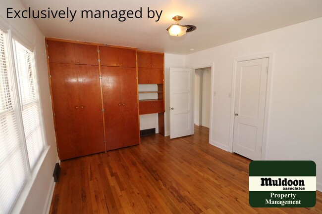 Building Photo - Really Cute Northside Pet Friendly Home wi...