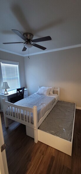 Building Photo - 2016 W 35th St