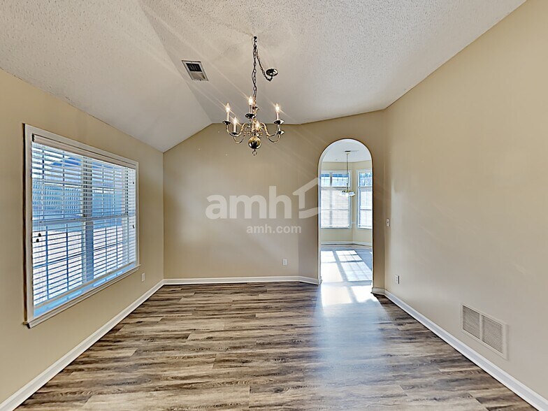 Building Photo - 4946 Rivercrest Ln