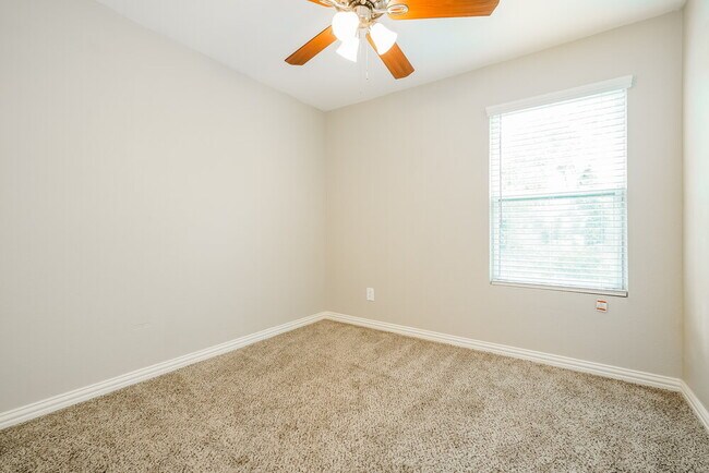 Building Photo - 513 N Wood St