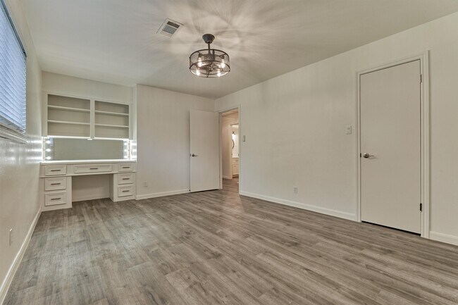 Building Photo - 6214 Fawnwood Dr
