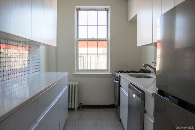 Building Photo - 1 Ash Pl