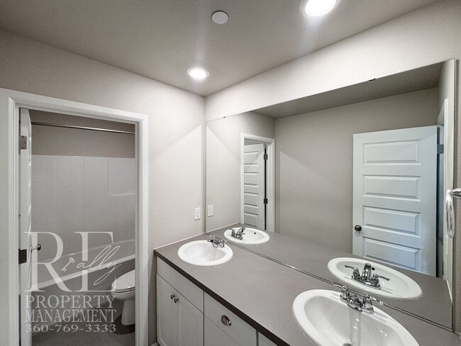 Building Photo - Warm & Inviting 4-Bedroom Home with Vaulted Ceilings, Loft, Fireplace & Fenced Backyard