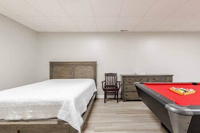 Building Photo - 301 Rollason Dr