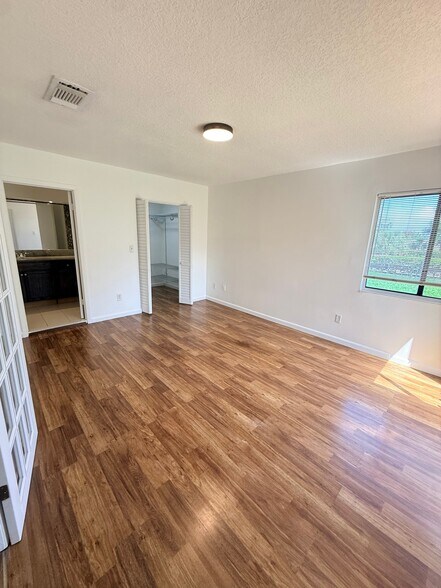 Building Photo - 9645 SW 148th Pl