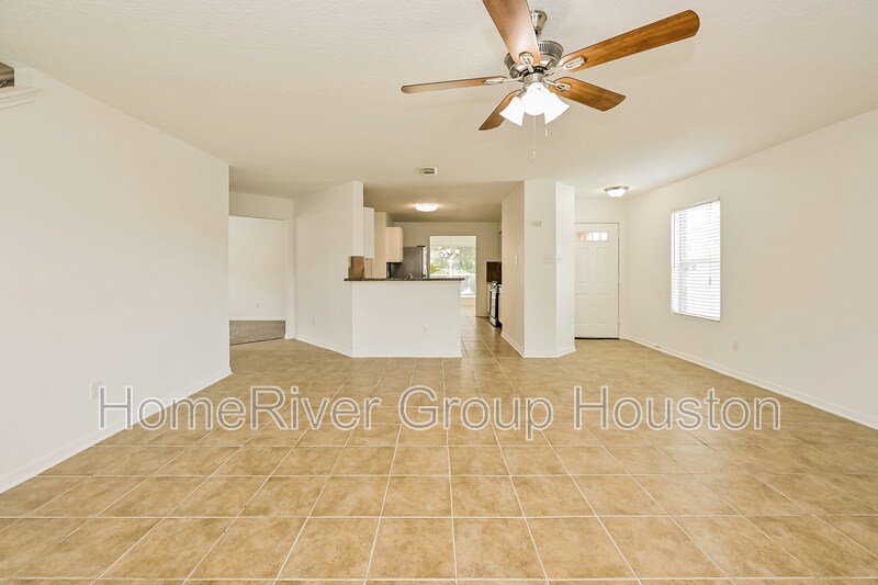 Building Photo - 20942 Foxwood Garden Dr