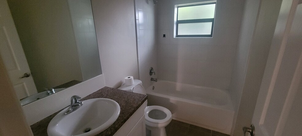 2nd bathroom - 2185 N Normandy Blvd