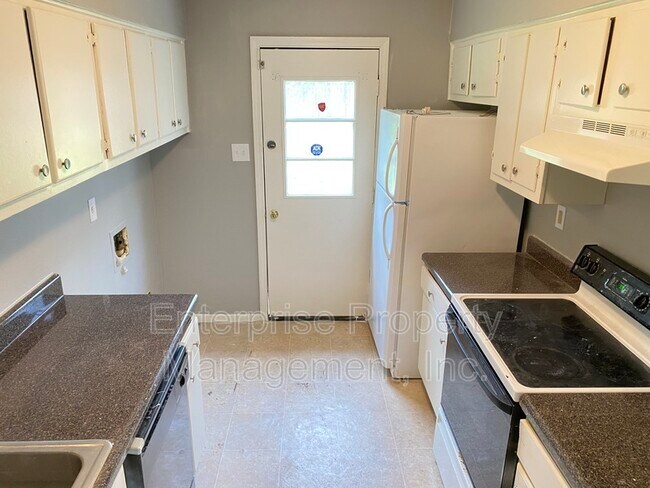 Building Photo - 3681 Barberry St