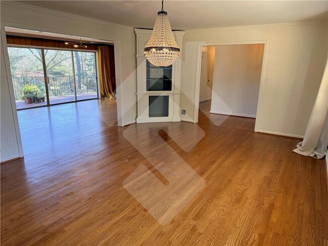 Building Photo - 140 Spring Dr