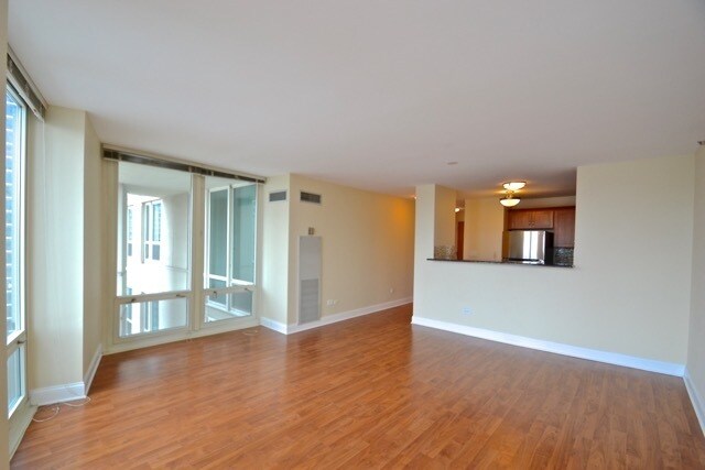 Building Photo - 345 N La Salle Dr