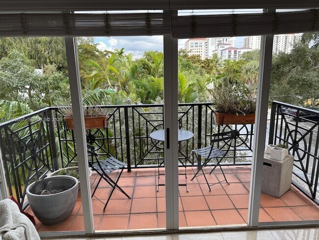 Building Photo - 101 Sidonia Ave