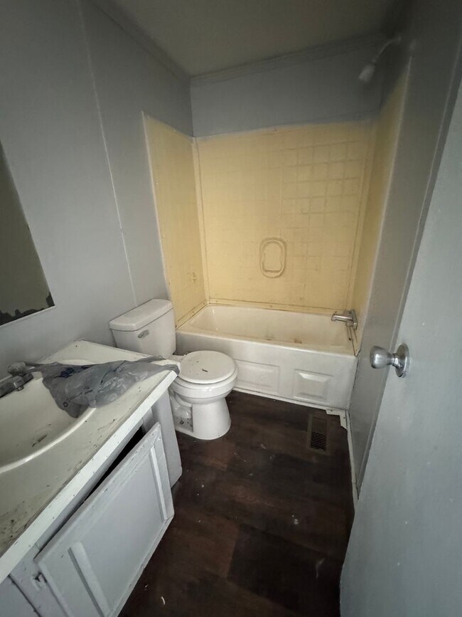 Building Photo - 3 BR 2 Bath 1,280 sq ft singlewide mobile ...