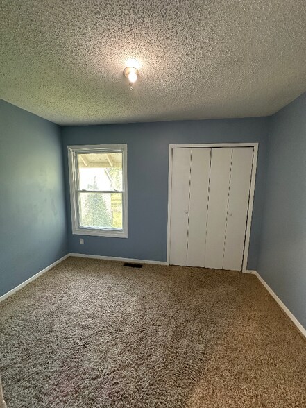 Building Photo - 2117 Quail Creek Dr