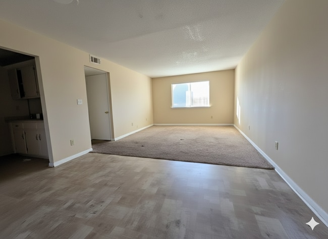 Building Photo - Charming & Spacious 3-Bedroom Apartment in Greenwood Park