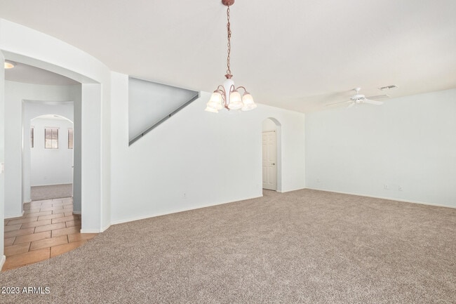 Building Photo - 2390 W Sleepy Ranch Rd