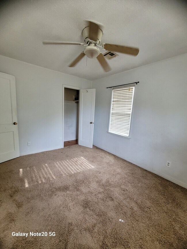 Building Photo - 526 E Harmon Dr