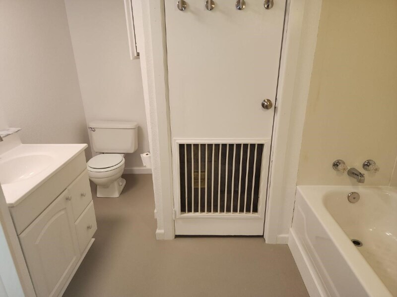 Building Photo - 2432 Lexington Village Ln