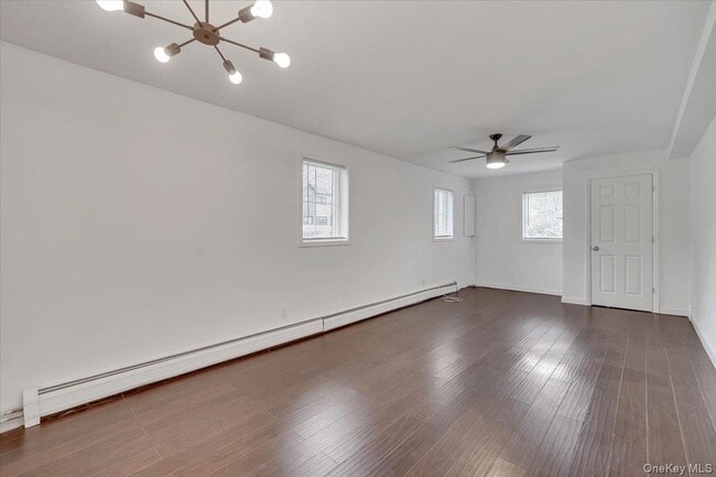 Building Photo - 10 Sandhage Dr