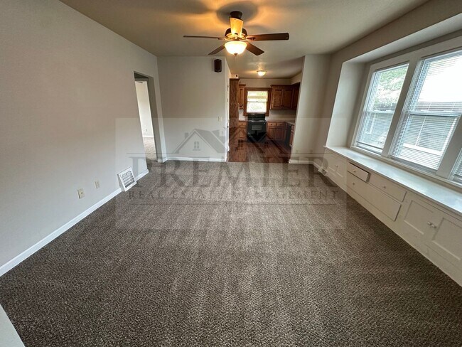 Building Photo - 307 SW 15 St, Blue Springs MO 64014/ 2 bed...