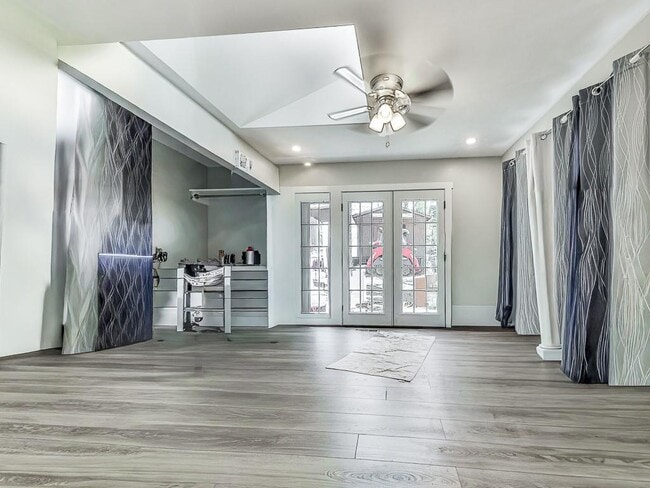 Building Photo - 2406 Pine Dr NW