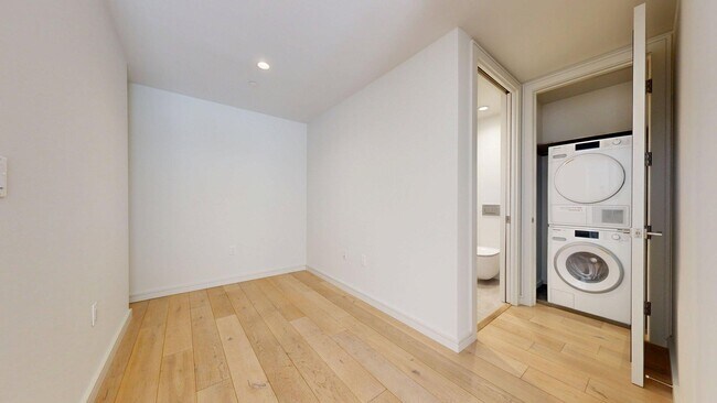 Building Photo - 606 Capp St