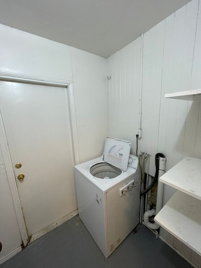 Building Photo - Charming one-bed, one-bath apartment in Midtown