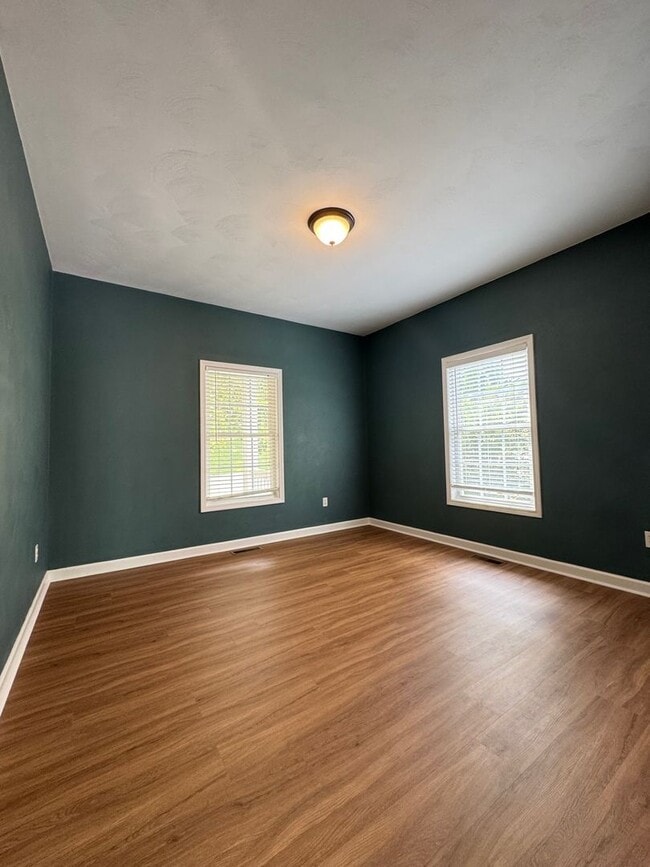 Building Photo - Updated and Spacious 3BR 2Bath House for rent