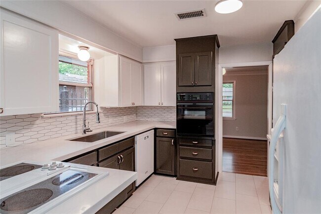 Building Photo - 6417 Lindyann Ln