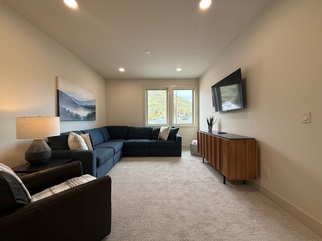 Building Photo - Now renting brand-new 3 bedroom, one study/Den, 2.5 bathroom House $3,650 unfurnished and $6,000 ...