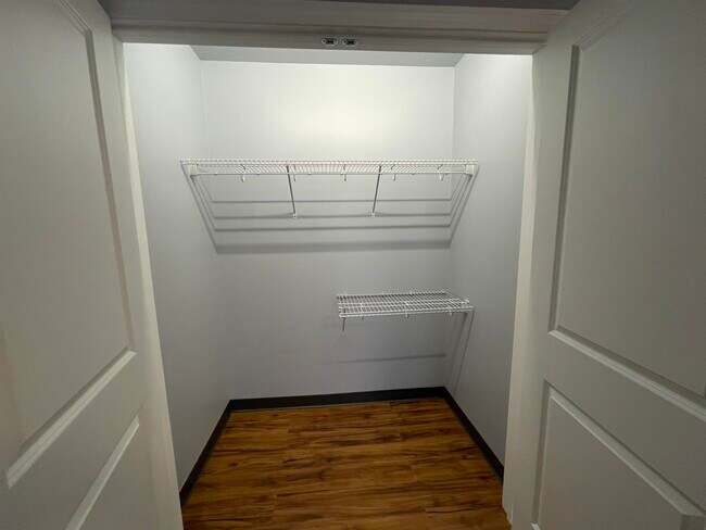 Building Photo - 15 E Ridge Dr