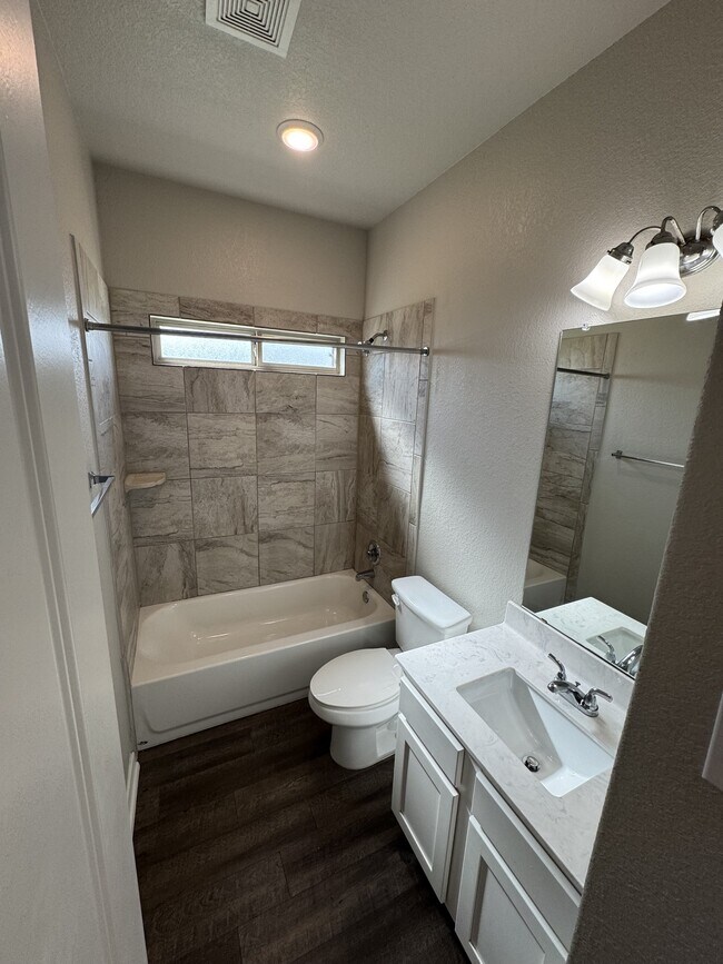 Building Photo - 7019 Tanglehead Dr