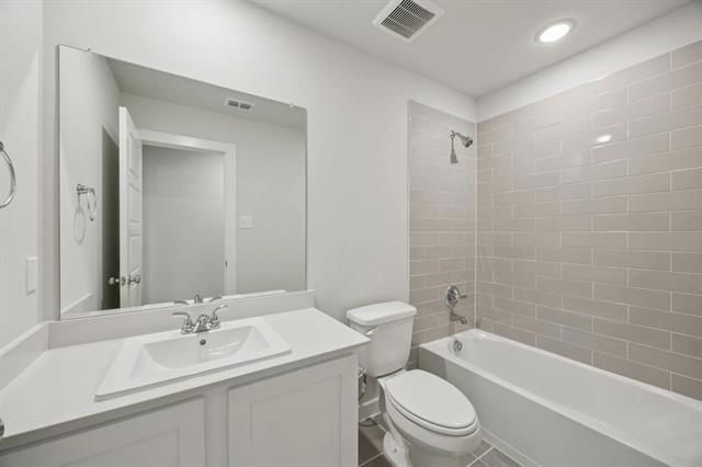 Building Photo - 737 Poppy Ln