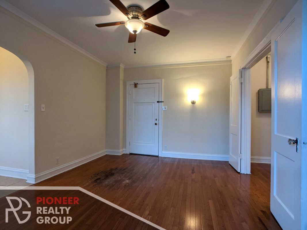 Building Photo - 4546 N Damen Ave