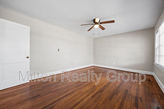 Building Photo - 1208 S 9th St