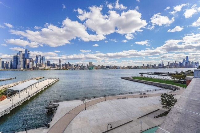 Building Photo - 1125 Maxwell Ln