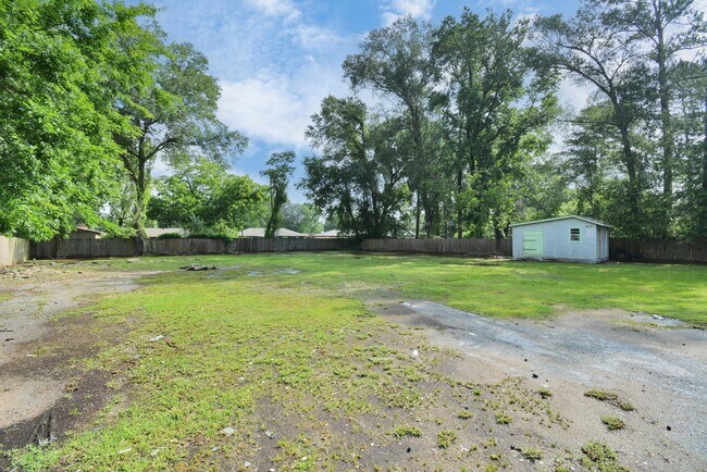 Building Photo - 9211 N Green River Dr