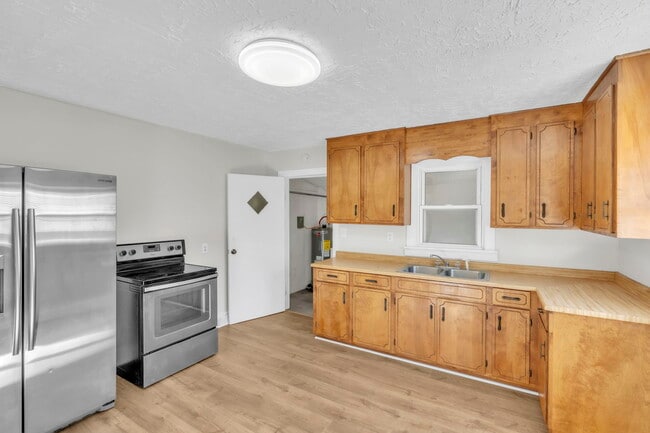 Building Photo - 2 Dunlap St