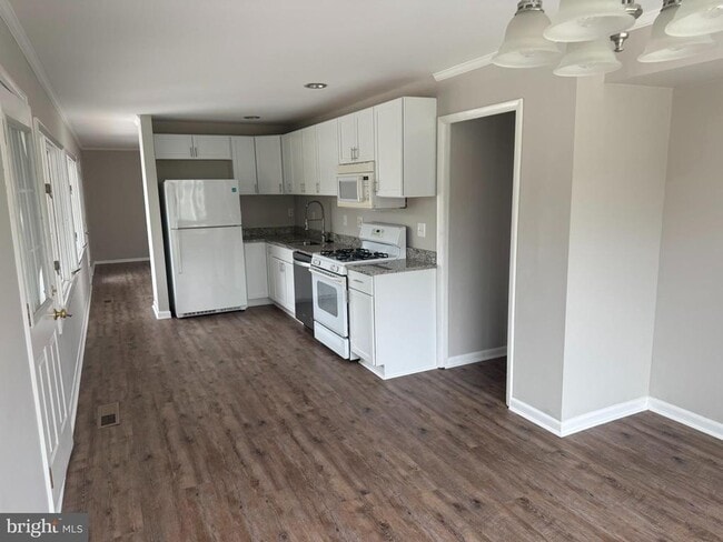 Building Photo - 108 McCormick St