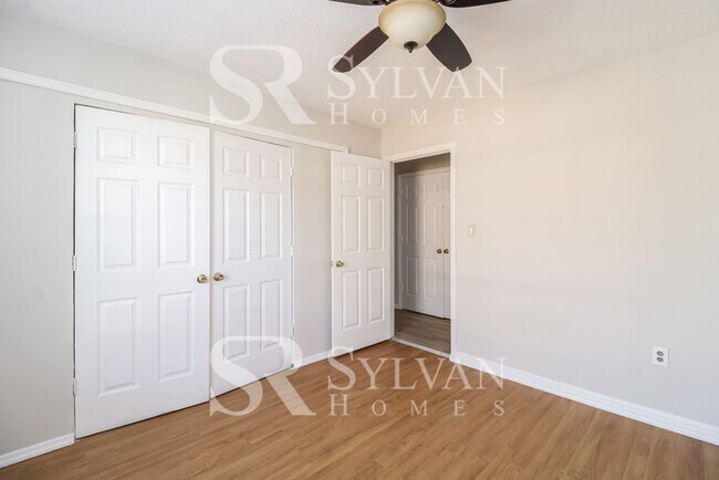 Building Photo - The living is easy in this 3 bedroom, 2.5 bathroom home