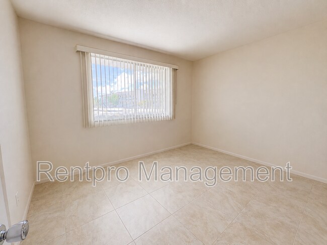 Building Photo - 771 John Ringling Blvd