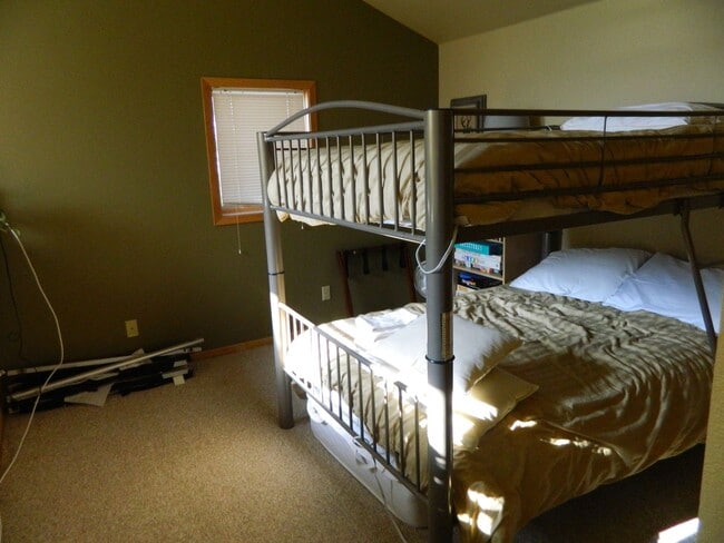 Building Photo - Summer Seasonal Rental- Lake Forest E301