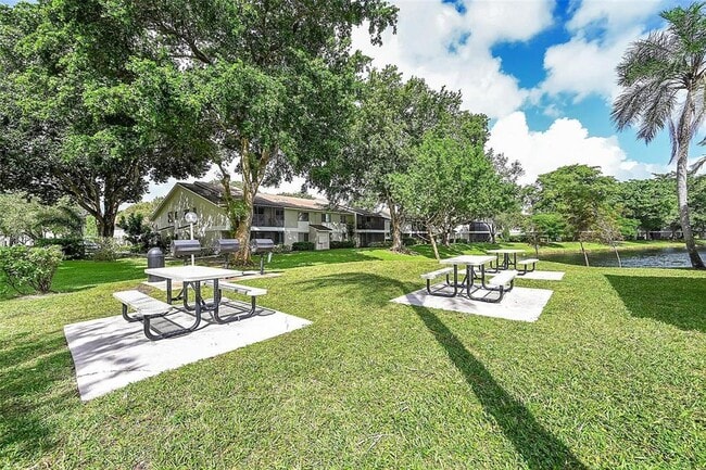 Building Photo - 117 Gardens Dr