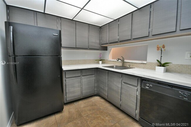 Building Photo - 8075 SW 107th Ave