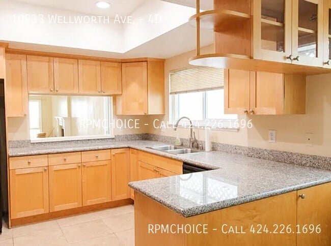 Building Photo - 10933 Wellworth Ave