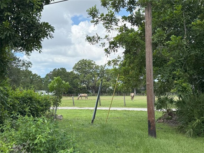 Building Photo - 4876 Greenleaf Rd