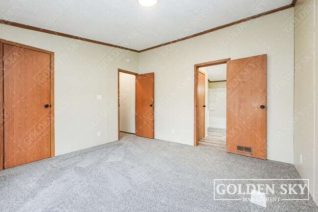 Building Photo - 7709 E Gloucester Rd