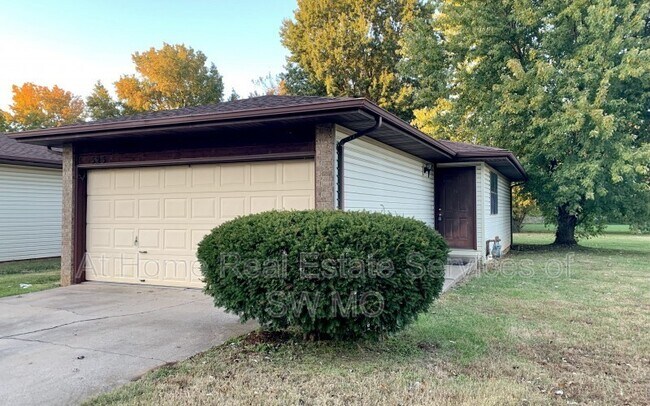 Primary Photo - 525 W Edgewood St