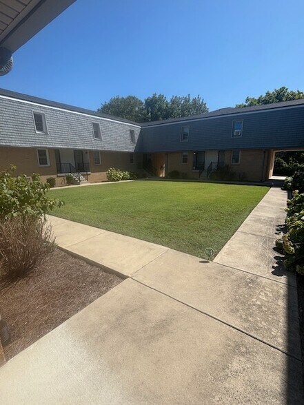 Building Photo - 510 Basswood Ave