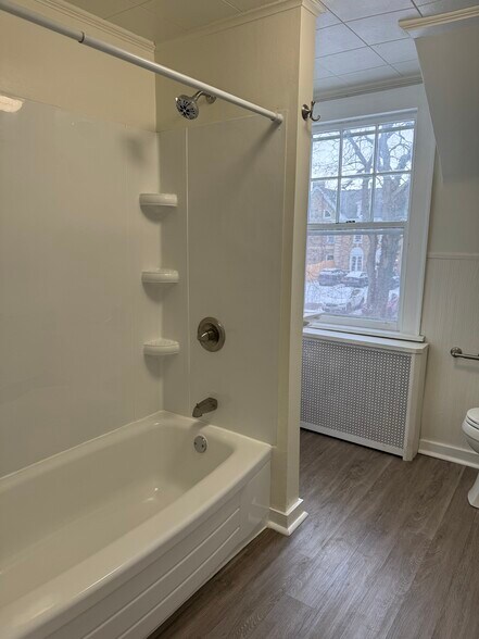 Building Photo - 245 E Hamilton Ave